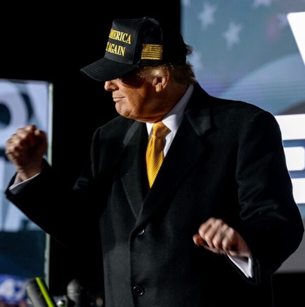 GOLD DARK MAGA HAT