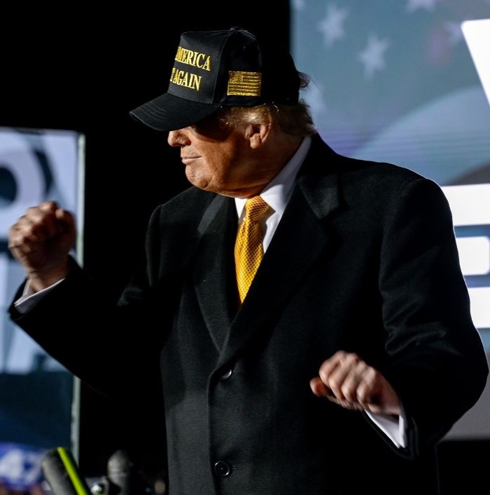 GOLD DARK MAGA HAT