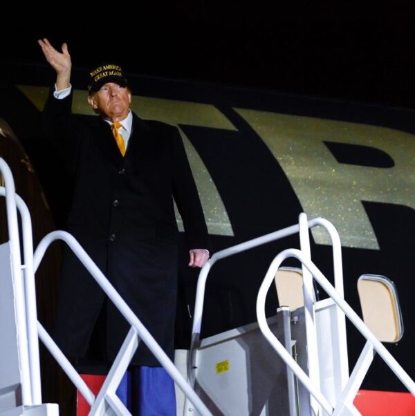 GOLD DARK MAGA HAT