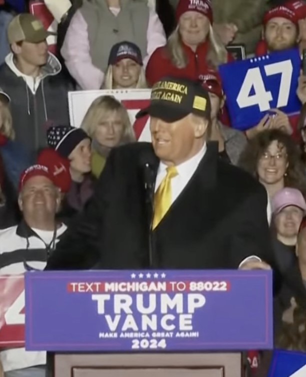 TRUMP BLACK GOLD MAGA HAT