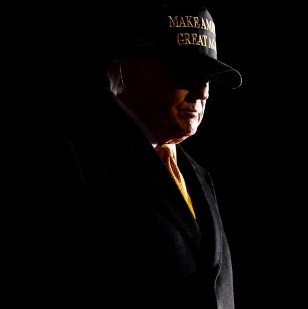 GOLD DARK MAGA T-Shirt