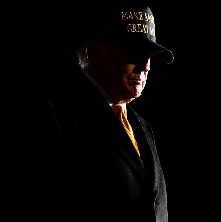 GOLD DARK MAGA T-Shirt