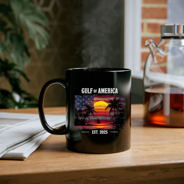 Welcome To America's Gulf Retro Vintage Beach Mug